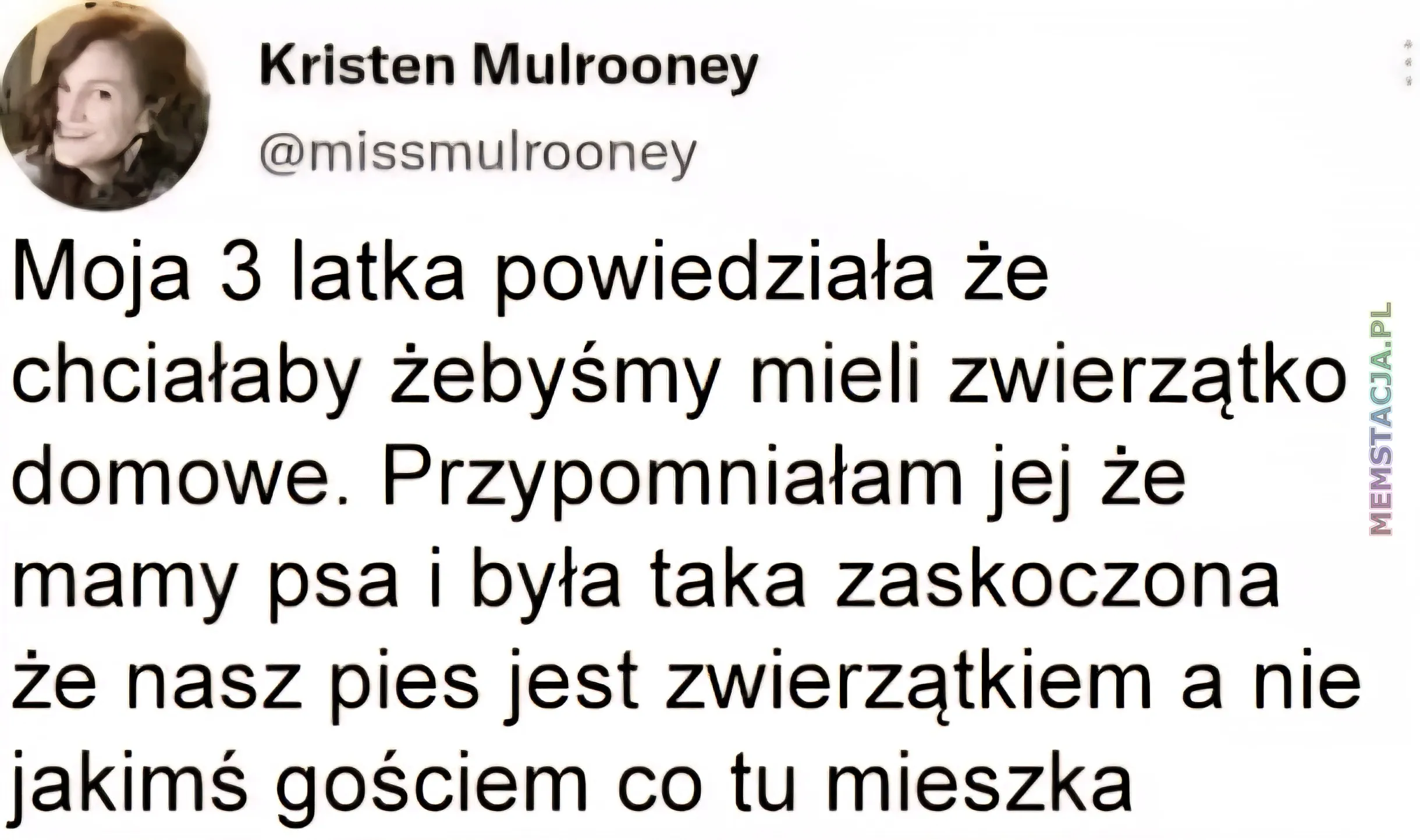 Mem o tytule: Zwierz膮tko domowe 馃榿 Post na social media: Moja 3 latka powiedzia艂a 偶e chcia艂aby 偶eby艣my mieli zwierz膮tko domowe. Przypomnia艂am jej 偶e mamy psa i by艂a taka zaskoczona 偶e nasz pies jest zwierz膮tkiem a nie jakim艣 go艣ciem co tu mieszka.