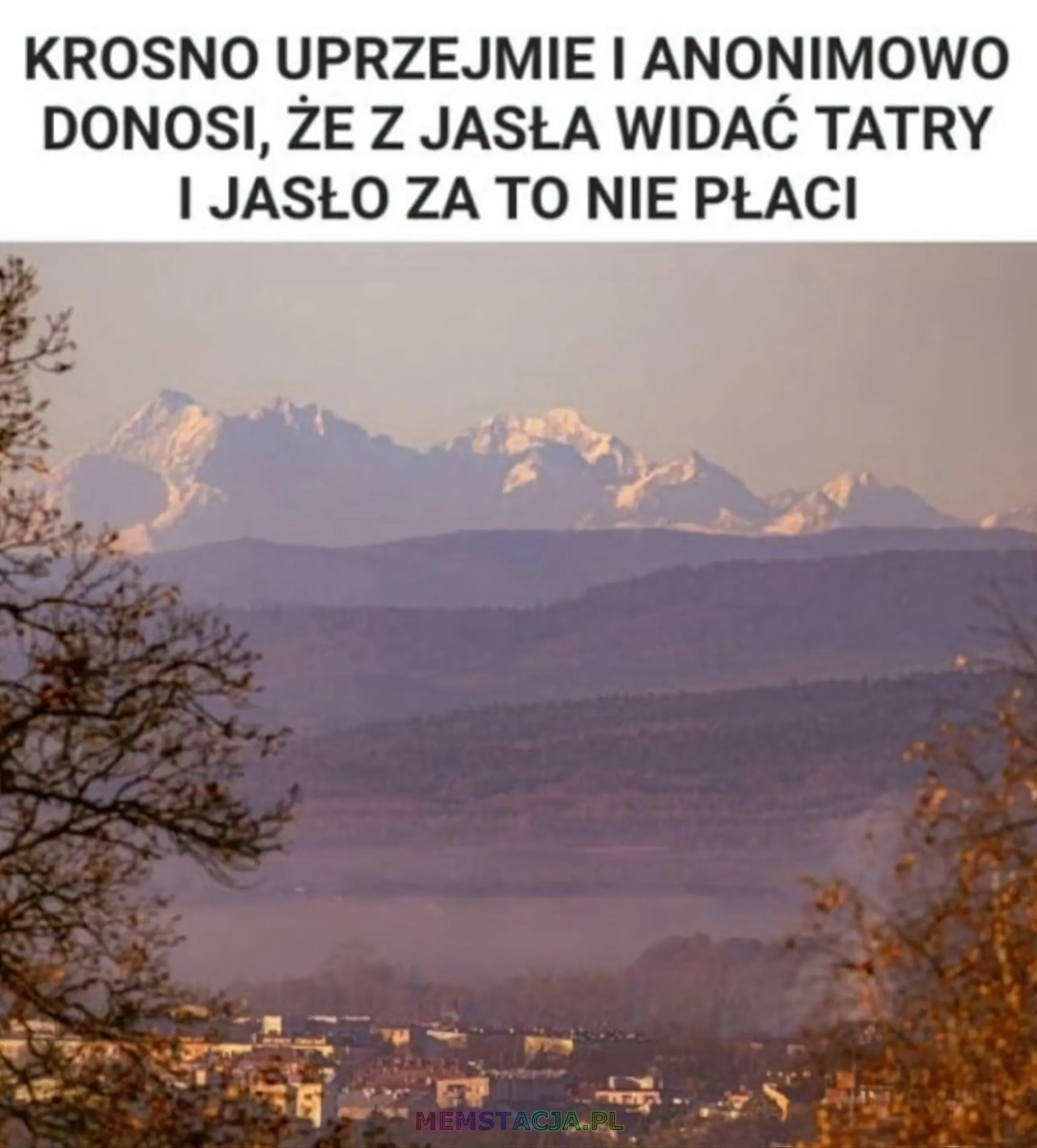 Zdjęcie widoku na Tatry z Jasła: 'Krosno uprzejmie i anonimowo donosi, że z jasła widać tatry i Jasło za to nie płaci'