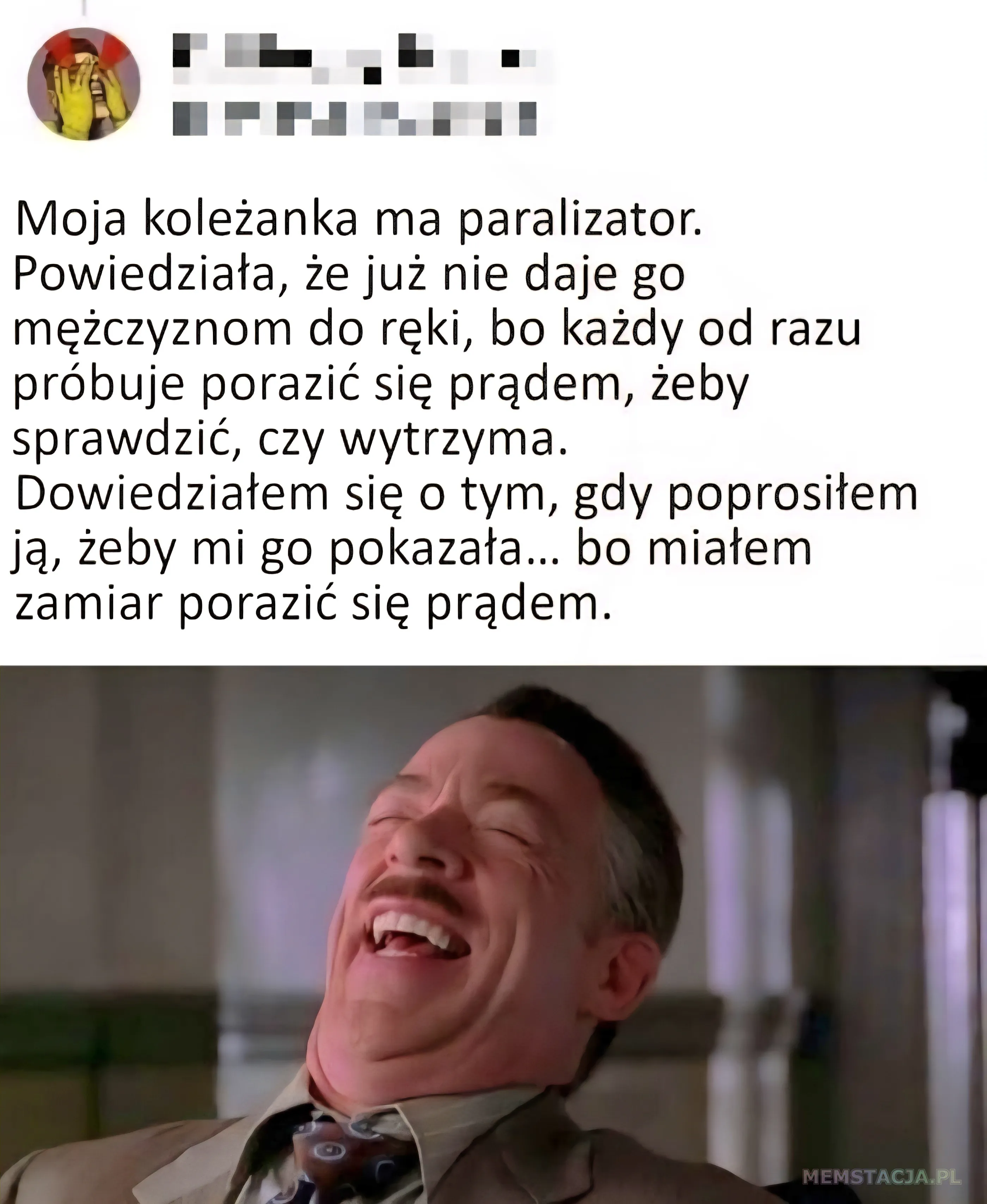 Moja koleżanka ma paralizator. Powiedziała, że już nie daje go mężczyznom do ręki, bo każdy od razu próbuje porazić się prądem, żeby sprawdzić, czy wytrzyma. Dowiedziałem się o tym, gdy poprosiłem ją, żeby mi go pokazała... bo miałem zamiar porazić się prądem.: Zdjęcie śmiejącego się mężczyzny.